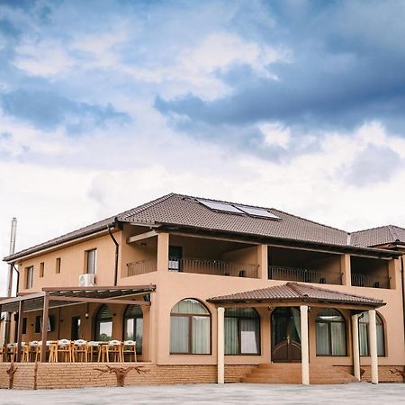 Pensiune-Restaurant Palace Carpinet Dış mekan fotoğraf