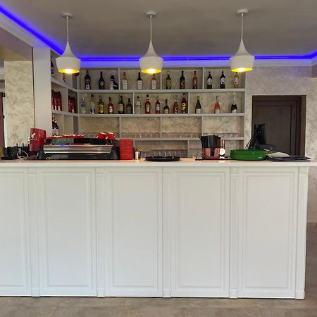 Pensiune-Restaurant Palace Carpinet Dış mekan fotoğraf