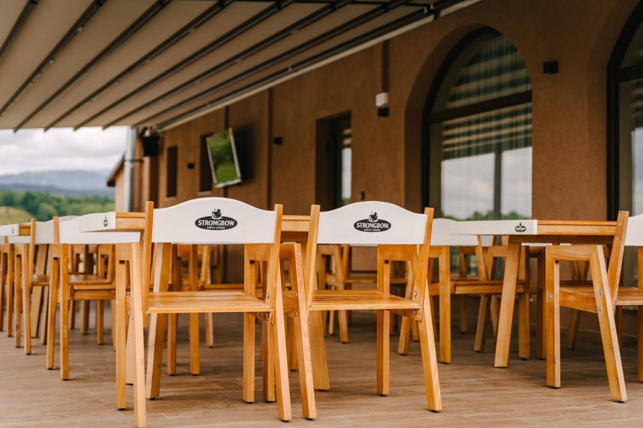 Pensiune-Restaurant Palace Carpinet Dış mekan fotoğraf