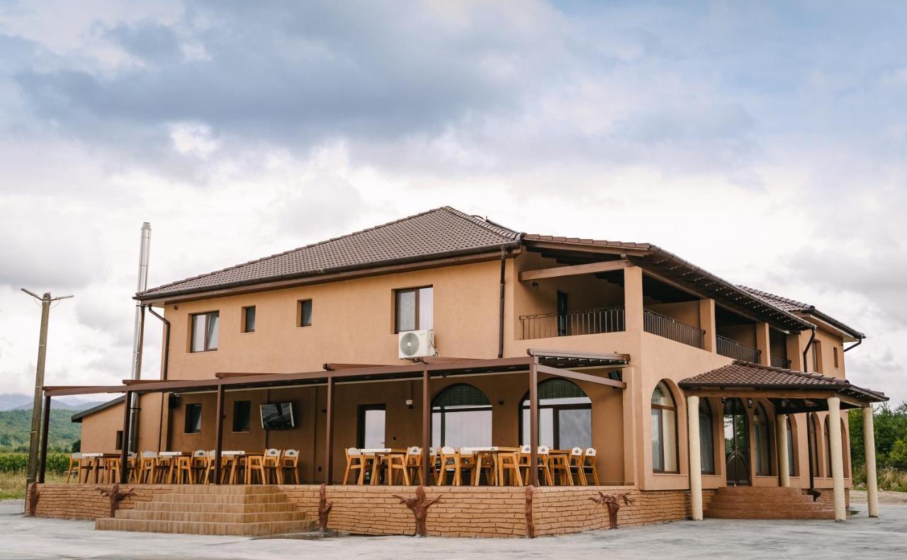 Pensiune-Restaurant Palace Carpinet Dış mekan fotoğraf